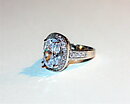 Vacker ring med vit safir