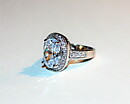 Vacker ring med vit safir