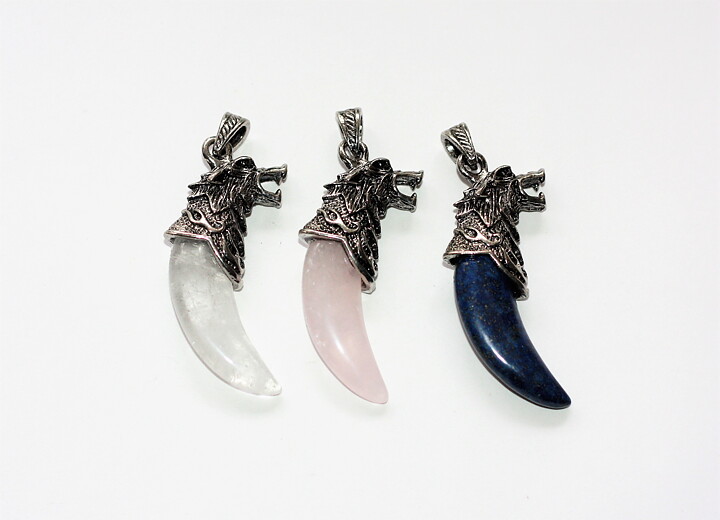 Hänge varghuvud med lapis lazuli