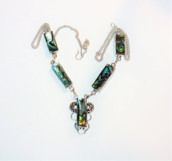 Halsband med abalonesnäcka