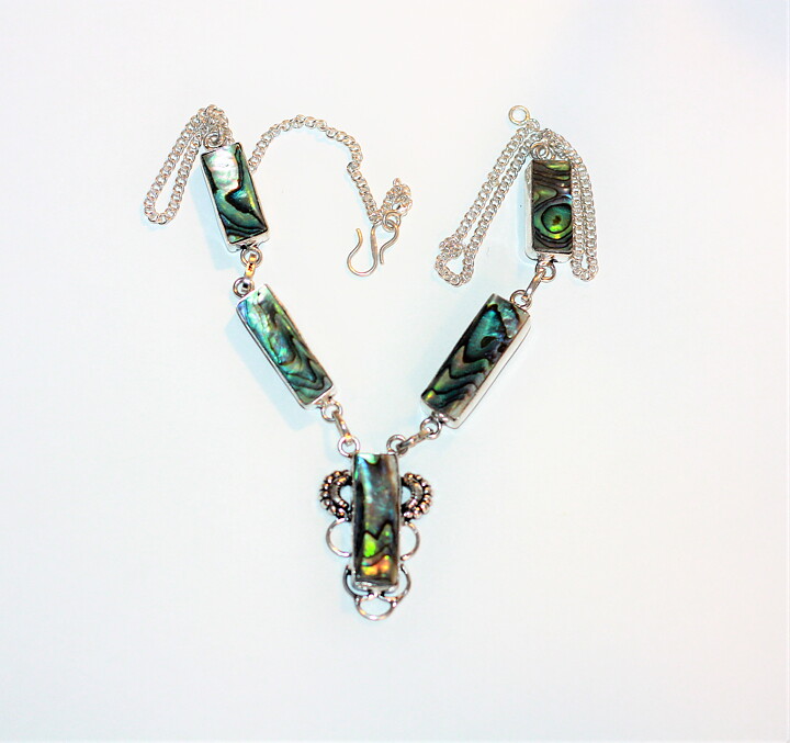 Halsband med abalonesnäcka