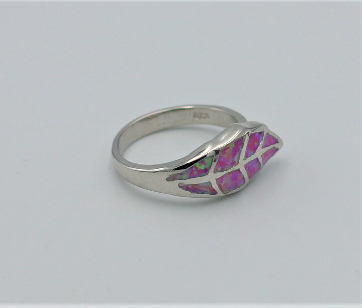 Vacker ring med rosa eldopal stl 17