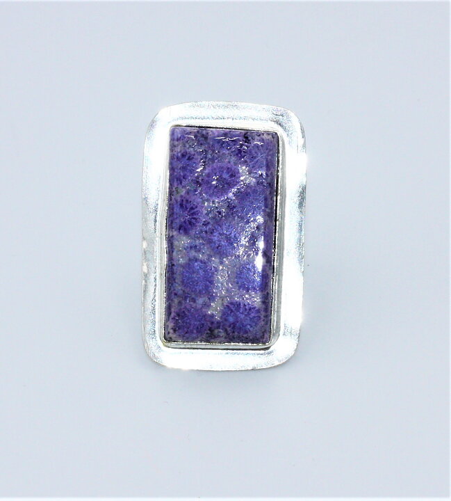 Ring med lila korallfossil stl 18