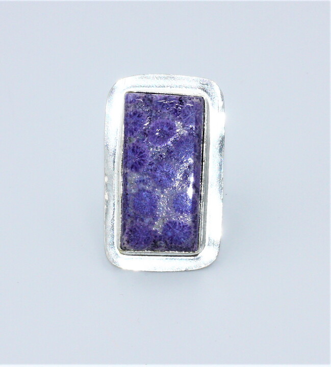 Ring med lila korallfossil stl 18