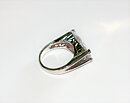 Ring med vita safirer i läcker design