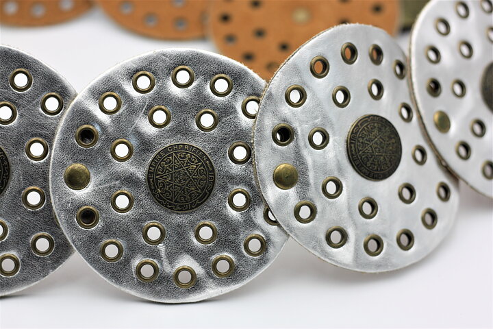Silverfärgat vintageskärp
