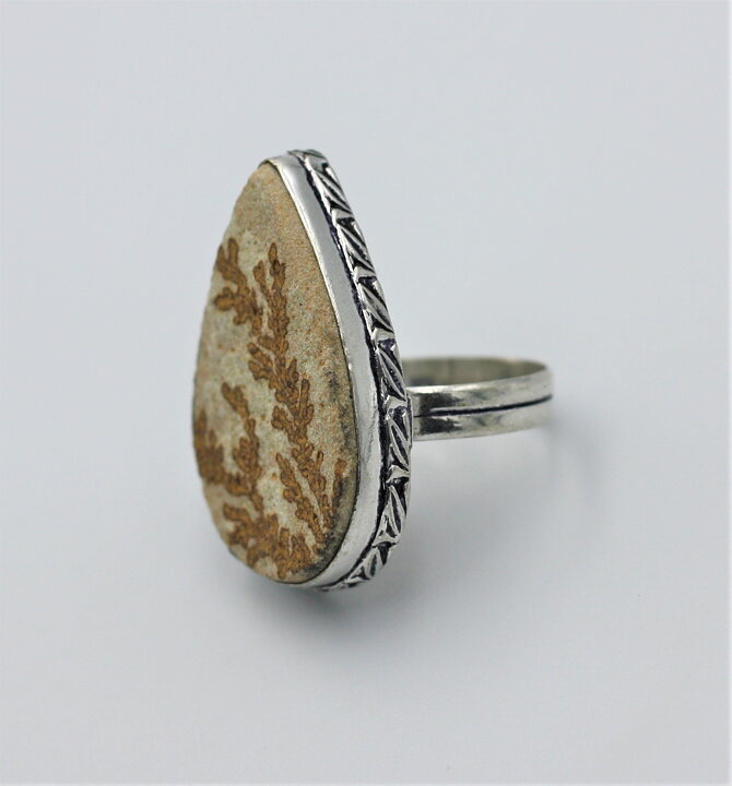 Droppformad ring med Psilomelan dendrit stl 17,5