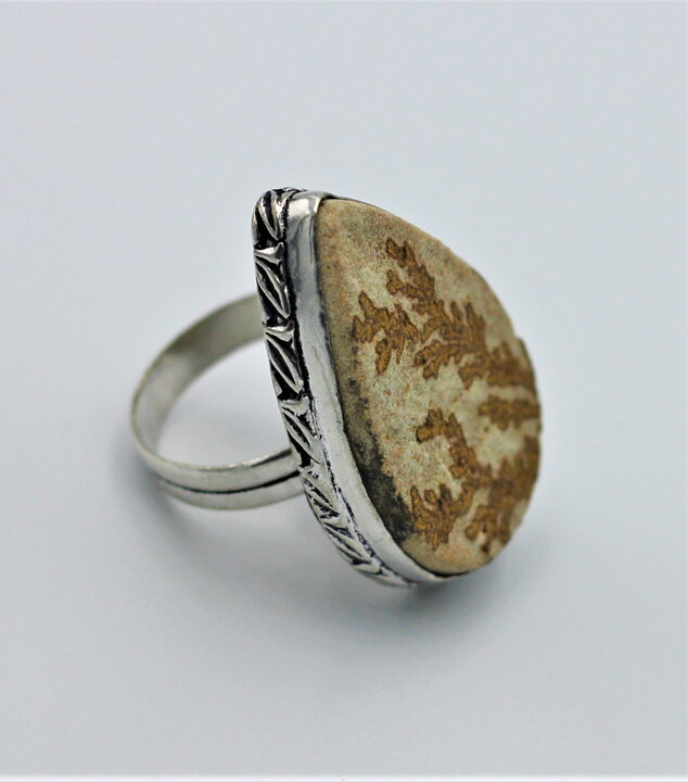 Droppformad ring med Psilomelan dendrit stl 17,5