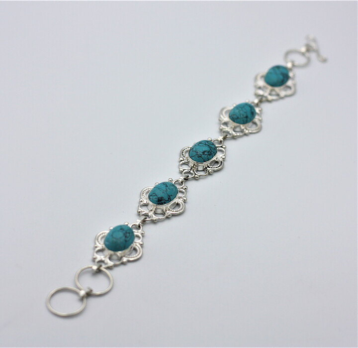 Armband med turkosa stenar i antik stil