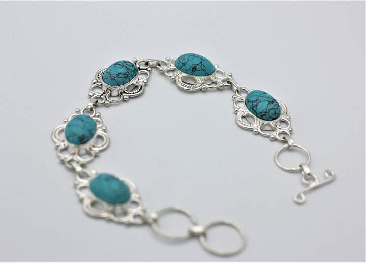 Armband med turkosa stenar i antik stil
