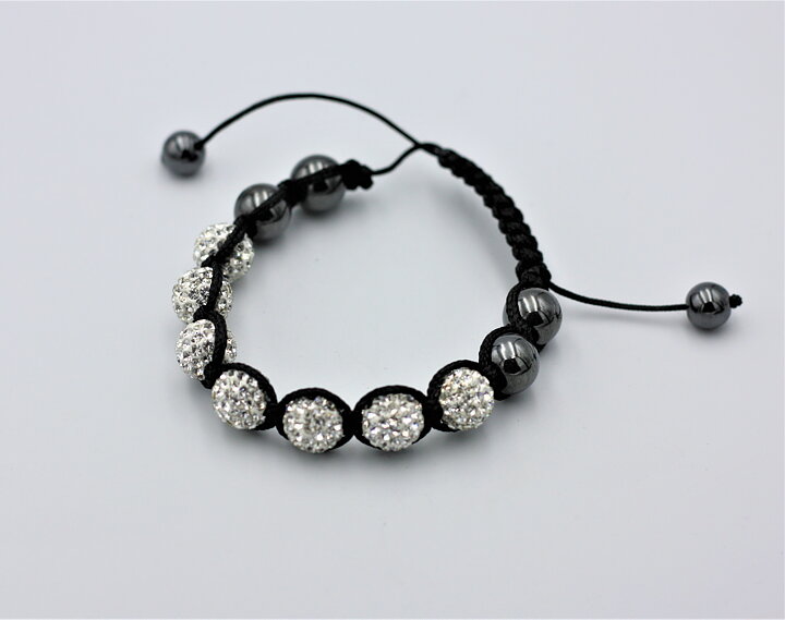 Armband med silverpärlor
