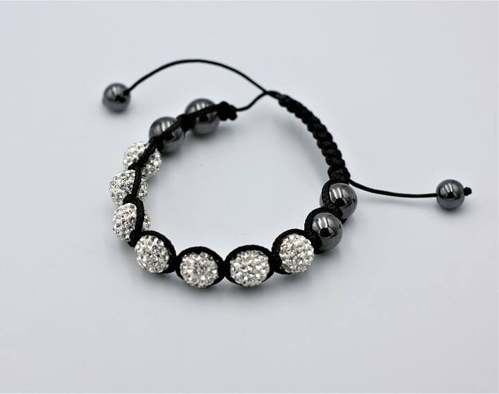 Armband med silverpärlor