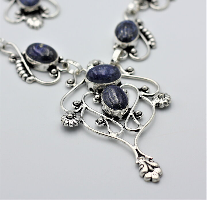 Magnifikt smyckesset med lapis lazuli