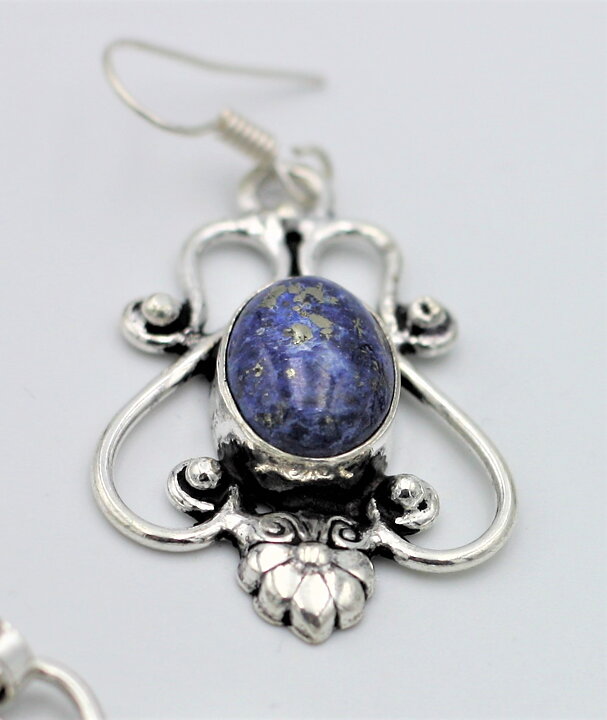 Magnifikt smyckesset med lapis lazuli