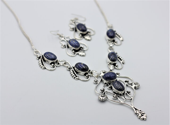 Magnifikt smyckesset med lapis lazuli