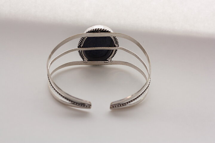 Stelt armband med lapis lazuli