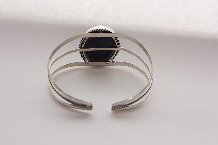 Stelt armband med lapis lazuli