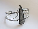 Stelt armband med ortoceratit fossil