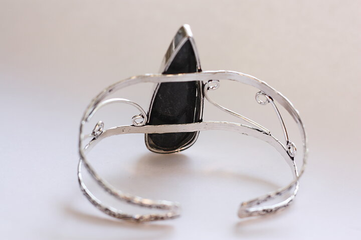 Stelt armband med ortoceratit fossil