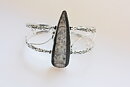 Stelt armband med ortoceratit fossil