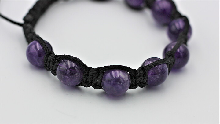 Macraméarmband med ametister