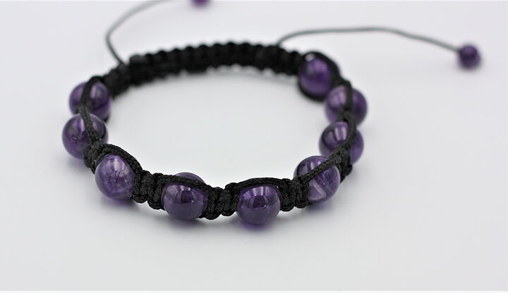Macraméarmband med ametister