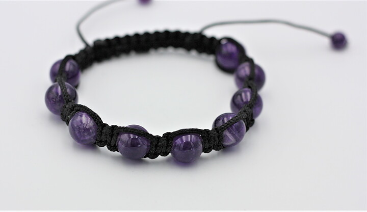Macraméarmband med ametister