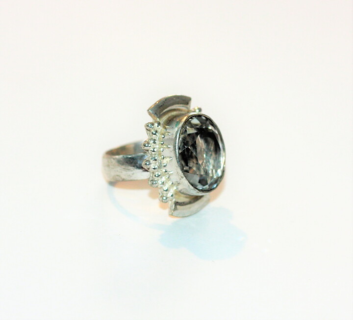 Ring med kristall stl 18