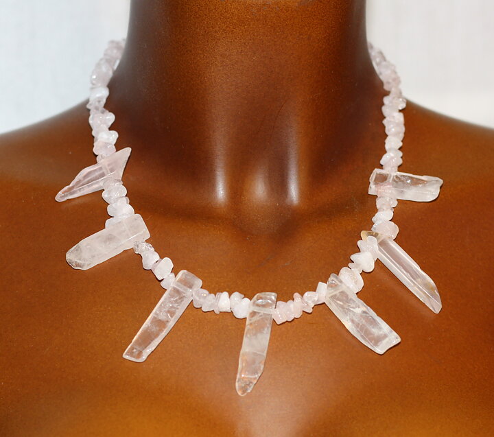 Halsband med rosenkvarts
