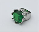 Magnifik ring med grön sten