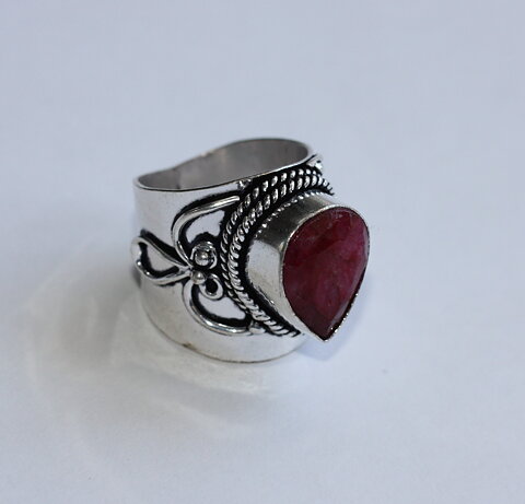 Bred ring med rubin stl 19