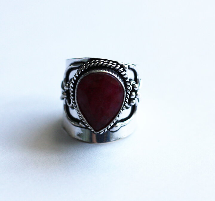 Bred ring med rubin stl 19