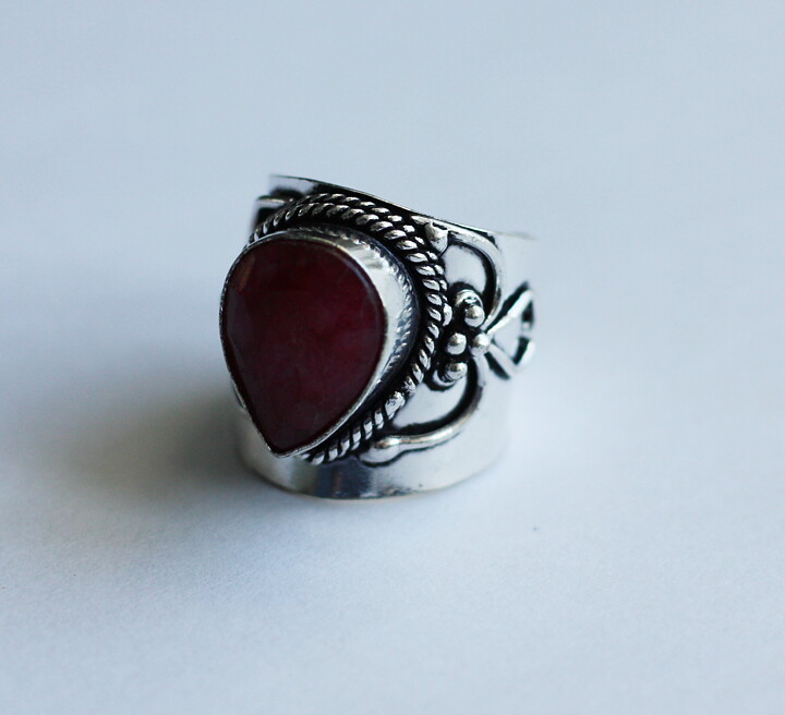 Bred ring med rubin stl 19