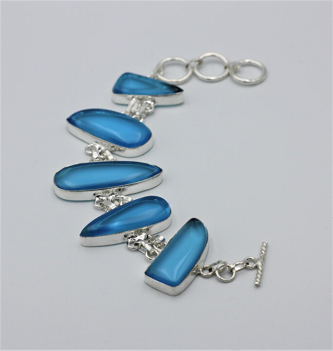 Armband med blått glas