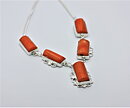 Halsband med orange korall
