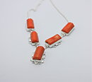 Halsband med orange korall