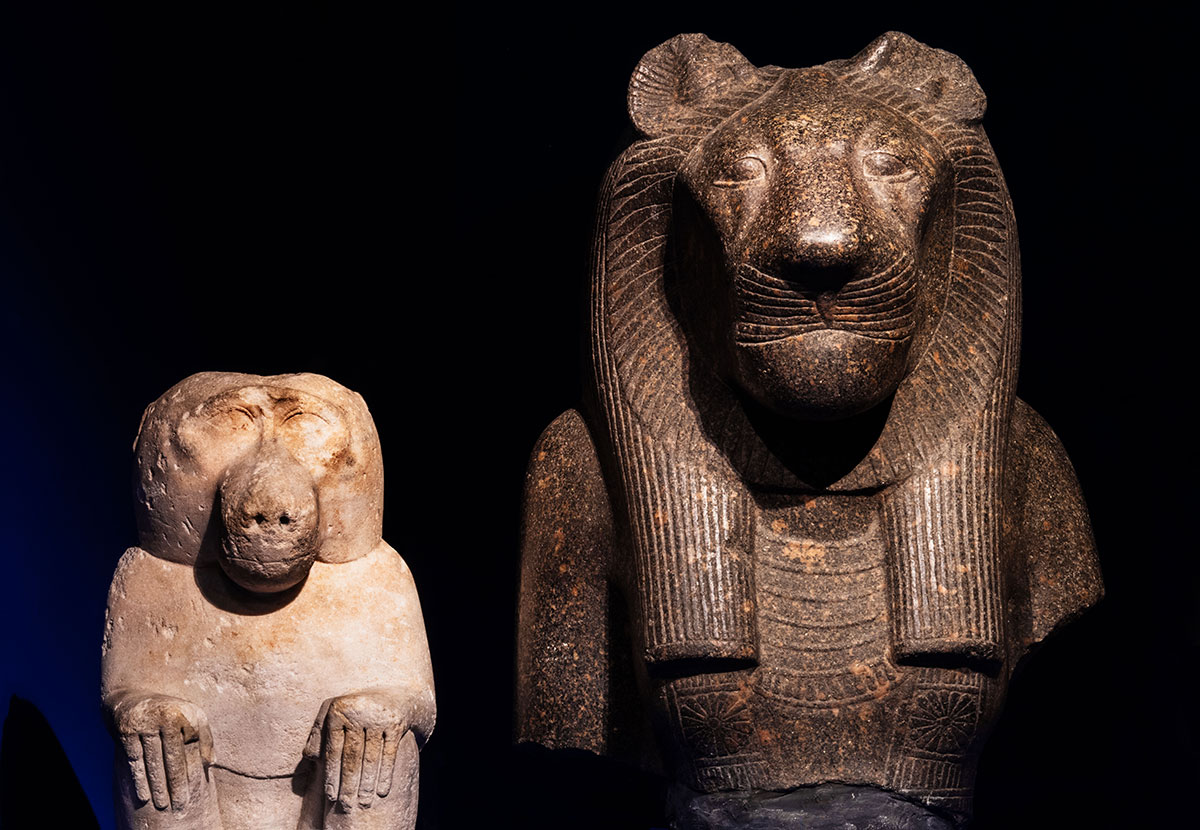 Babianguden Toth och Lejongudinnan Sekhmet