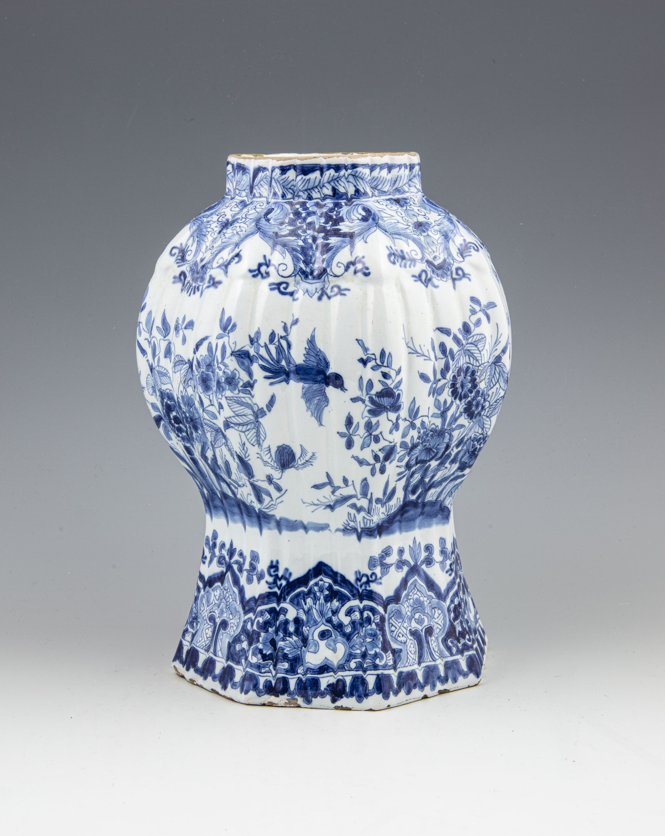 Urn - Delft - Johann and Dirk harlees - 1700s - 2