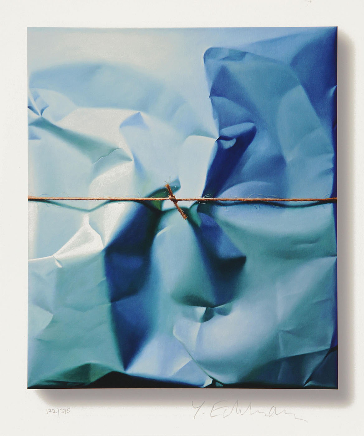 Parcel in Blue Harmonic Motion - Illusion or reality