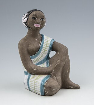 Sitting woman no. 4355