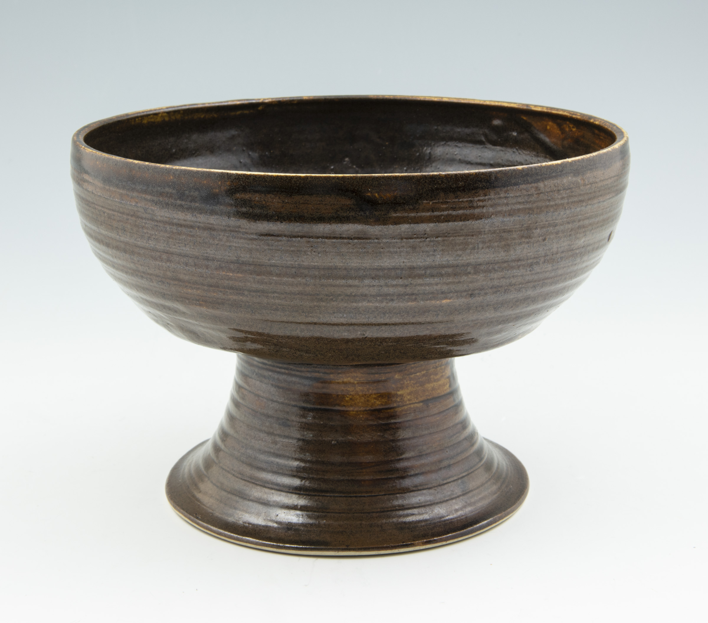 Bowl on foot