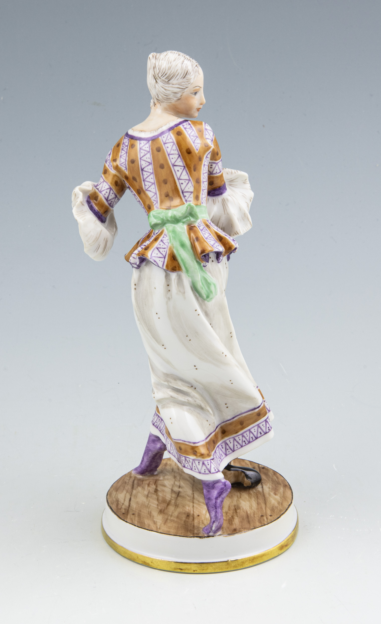 Figurine - Lady without shoes - No. 8035 - 3