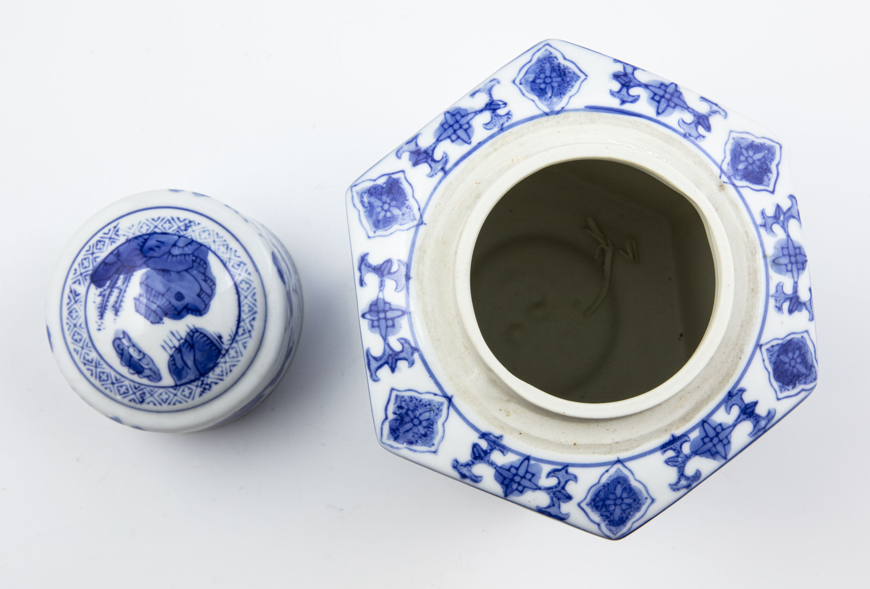 jar with lid - China - 3