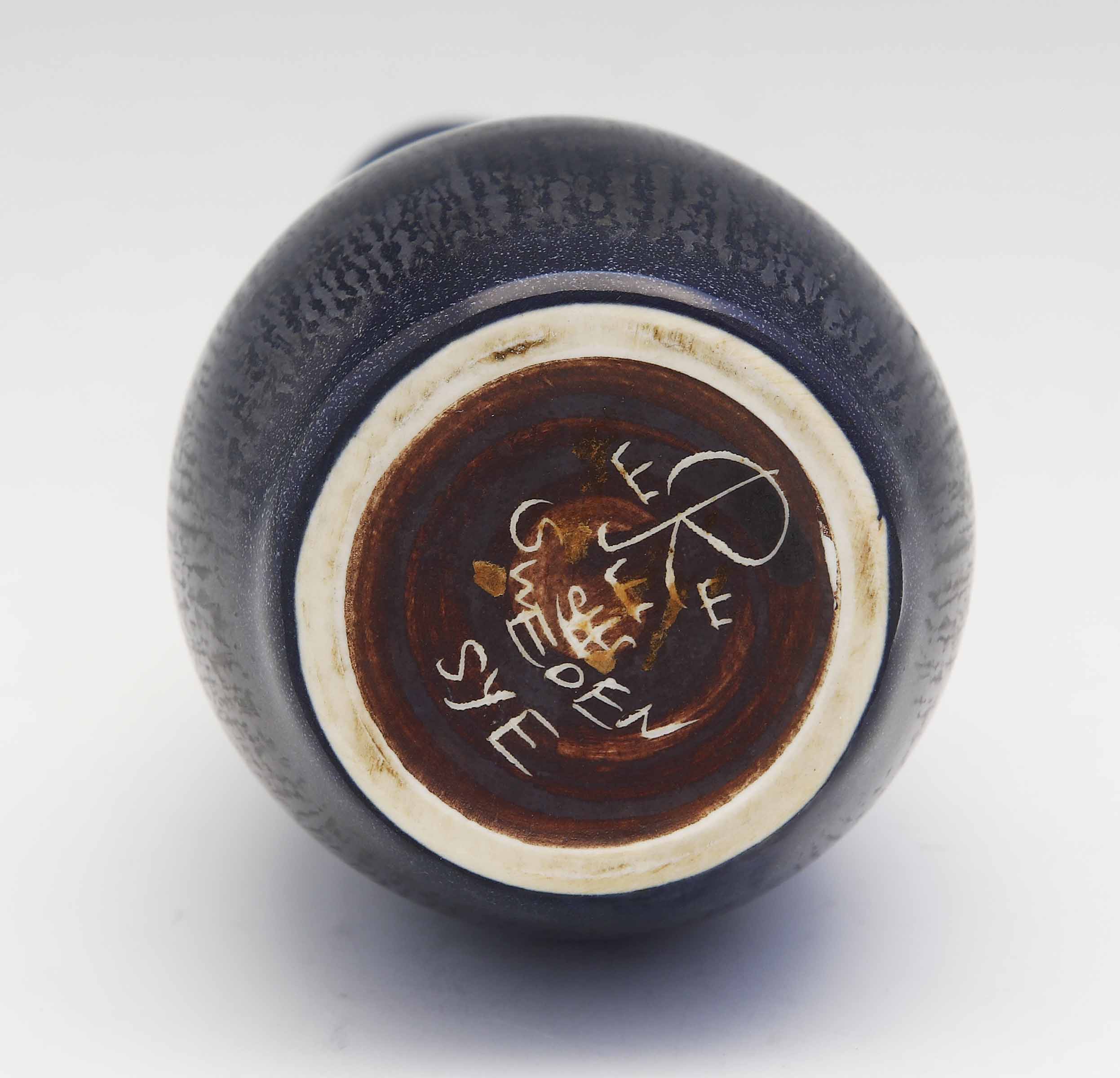 Vase with handle - 4