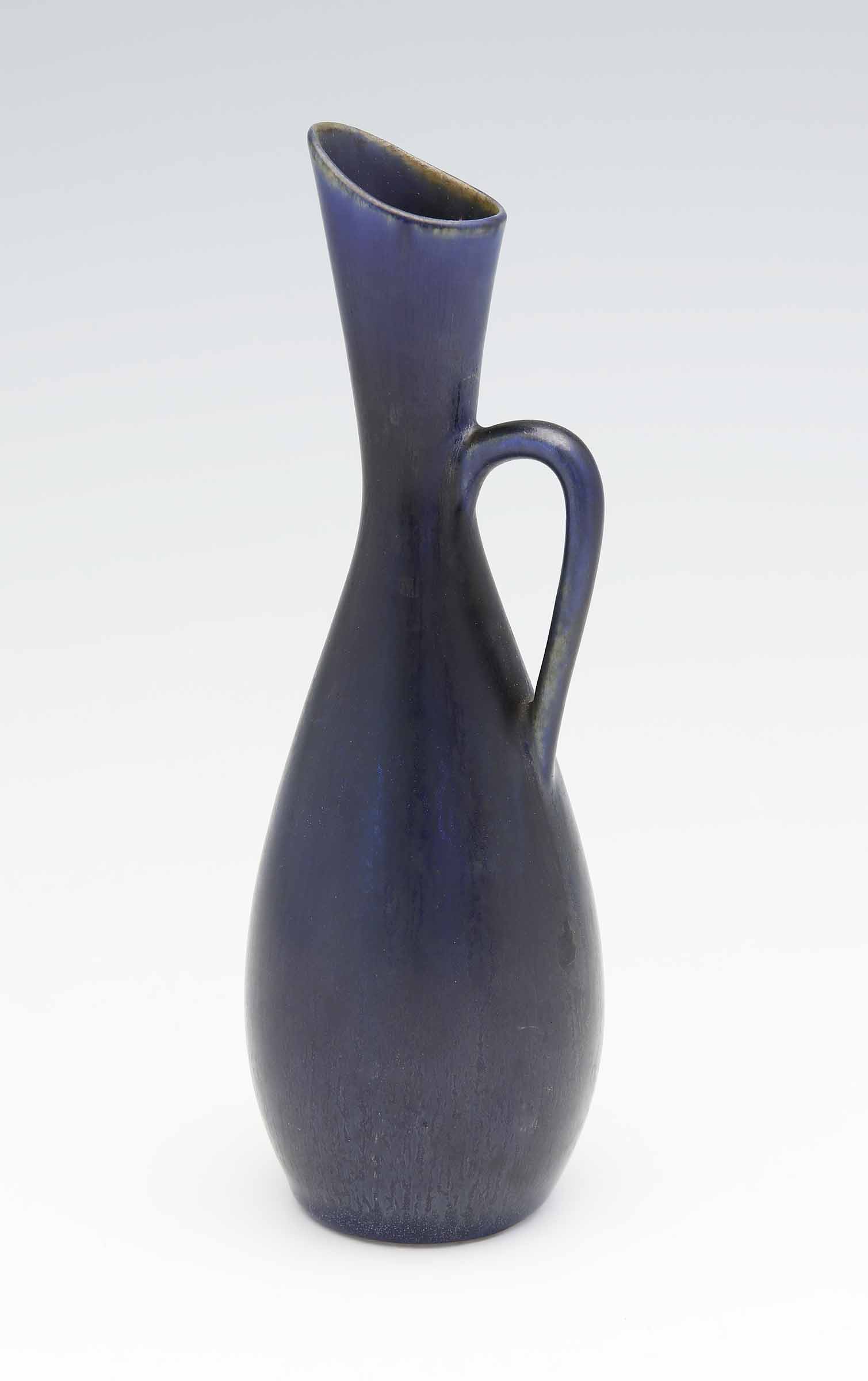 Vase with handle