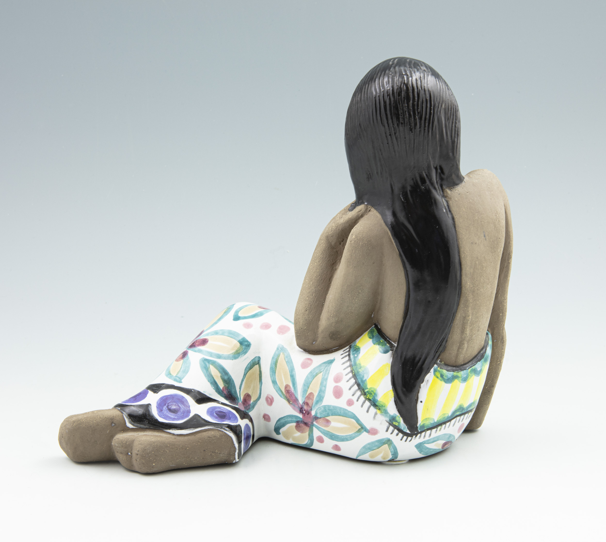 Sitting woman no. 5062 - 2
