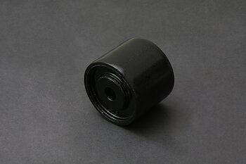 NISSAN 350Z Z33/G35/FX35 03-08
Bakre DIFF Fäste Bussning - SUB-FRAME SIDE
1 St/Sats
(Hårdare Gummi)