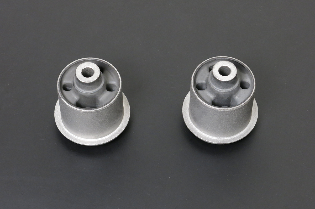 NISSAN TIDDA '04-/ LIVINA '06-/ SYLPHY '05-12/ SENTRA '12-20
NOTE '05-/ CUBE '02-/ MARCH '02-/ LUXGEN S5' 11-/U6 '13-
Bakre FRAME Bussning
(Hårdare Gummi) 2 St/Sats