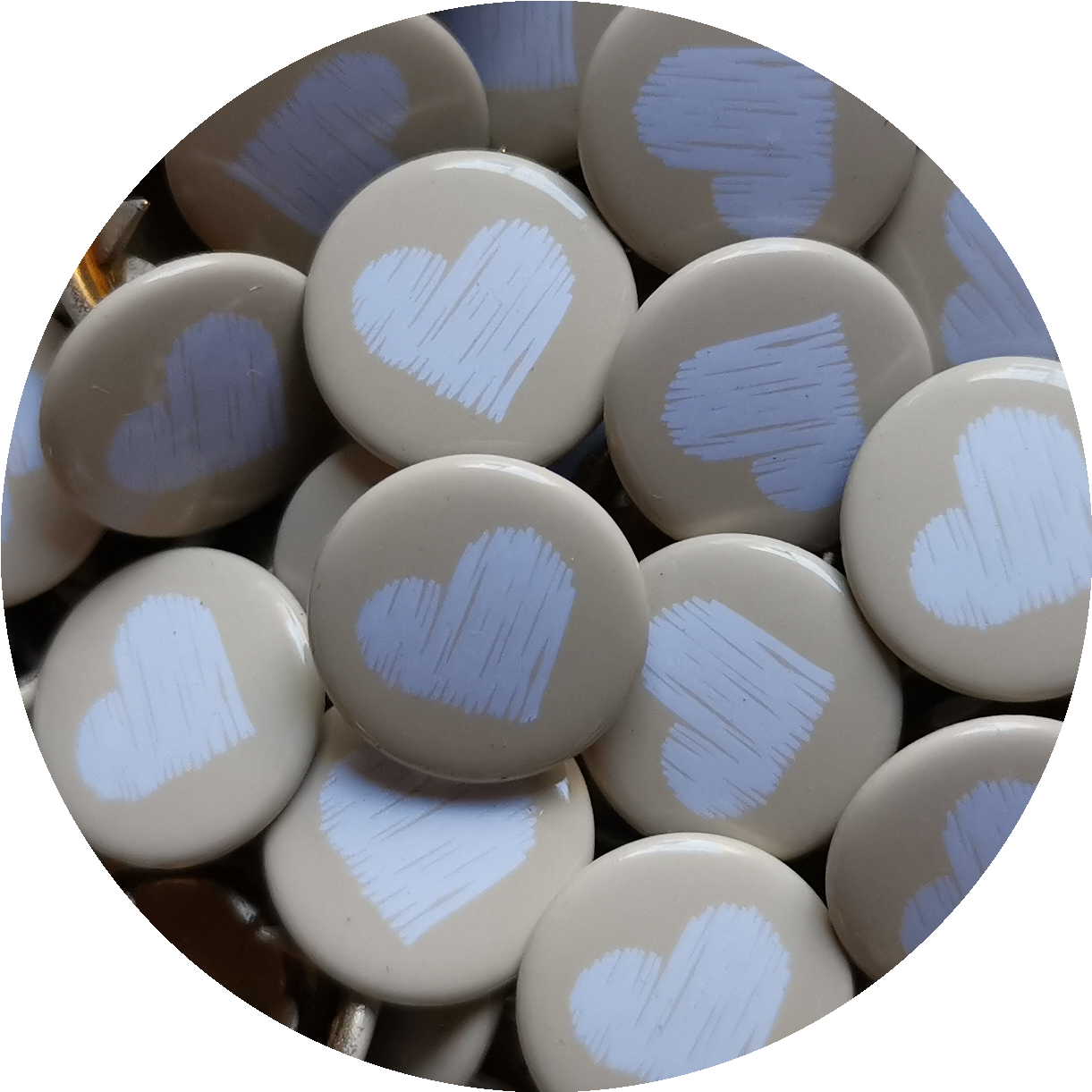 Drawn heart beige