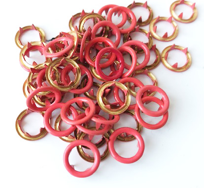 Snap-on button ring Pale red